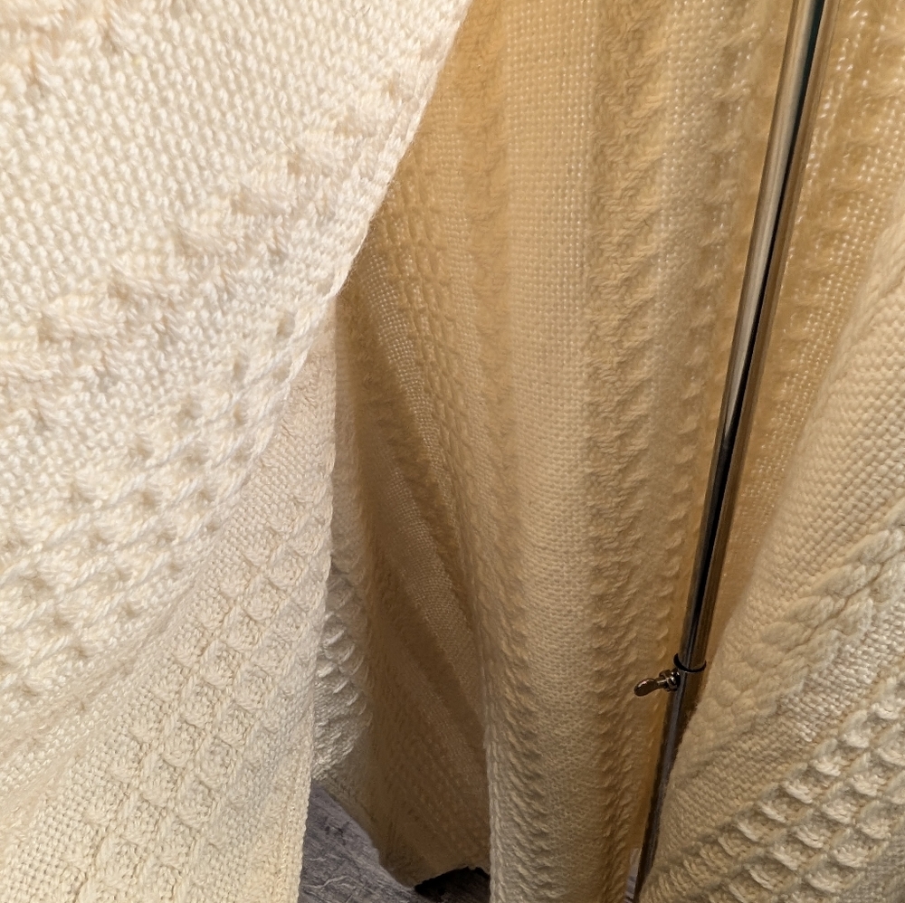 VINTAGE Wool Shawl Made In Ireland NWT 58x36 - Picture 4 of 11